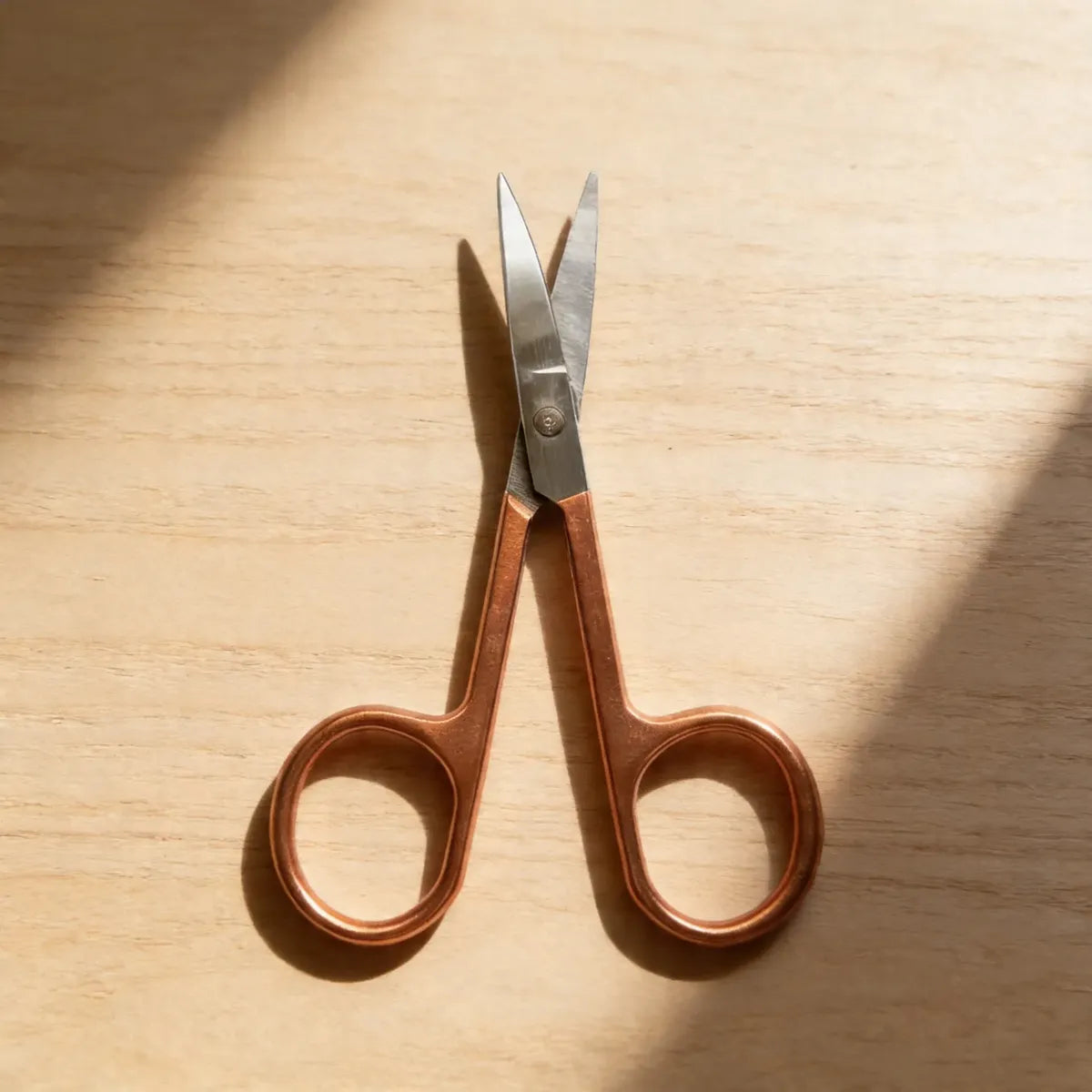 Tijera Recortadora Para Cejas Y Pestañas Con Curva