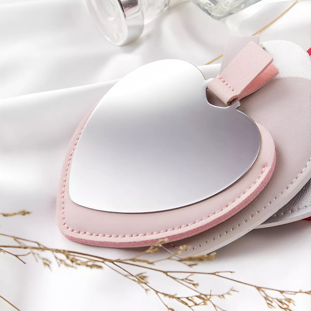 Espejo De Cartera Forma De Corazon Maquillaje Con Estuche