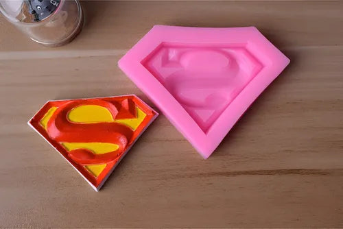 Molde De Silicona Escudo Superman Hombre De Hierro Dc Comic